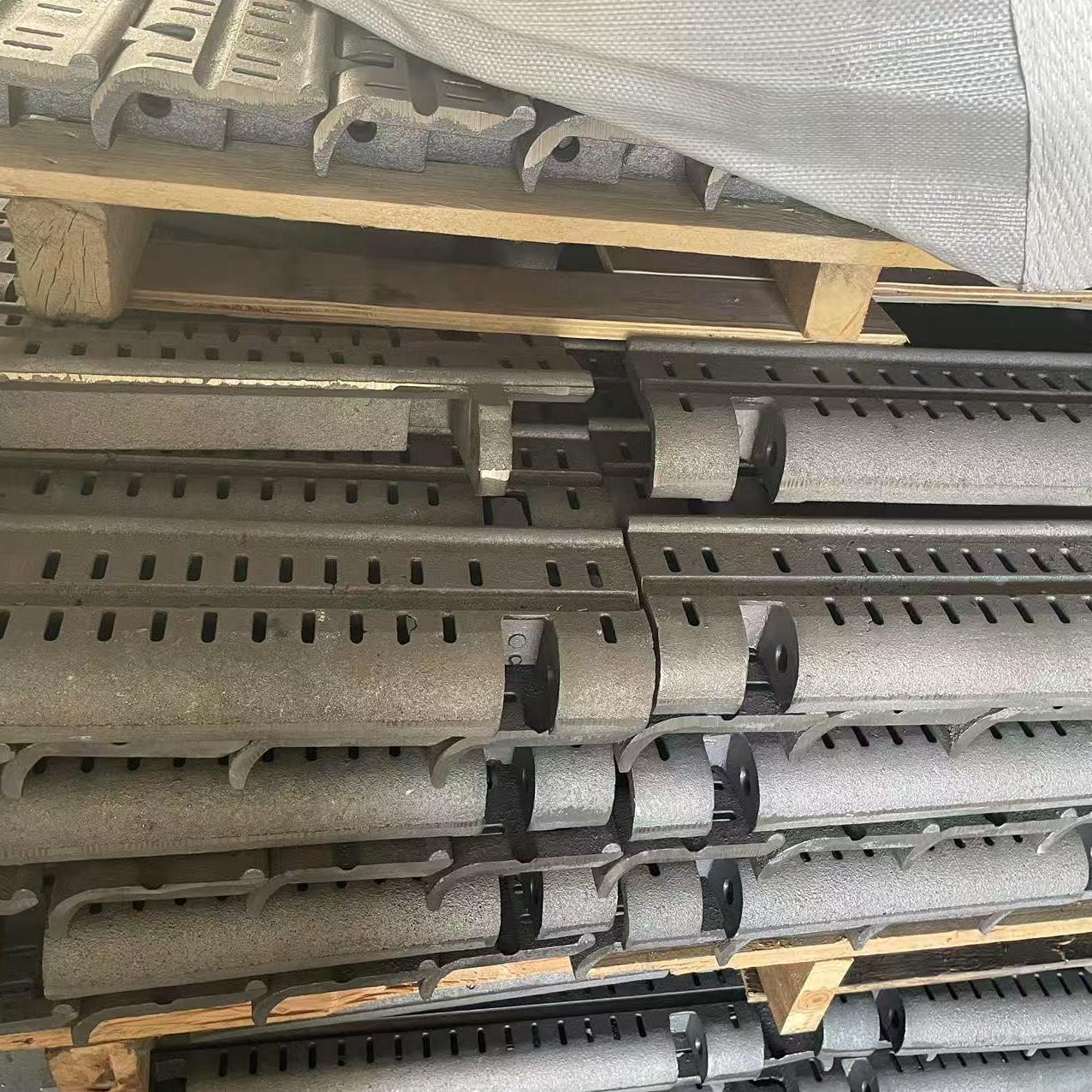 Biomass chain automatic slag particle grate plate 300-800mm cast iron stainless steel heat-resistant alloy steel ball ductile iron high-temperature resistant chain grate