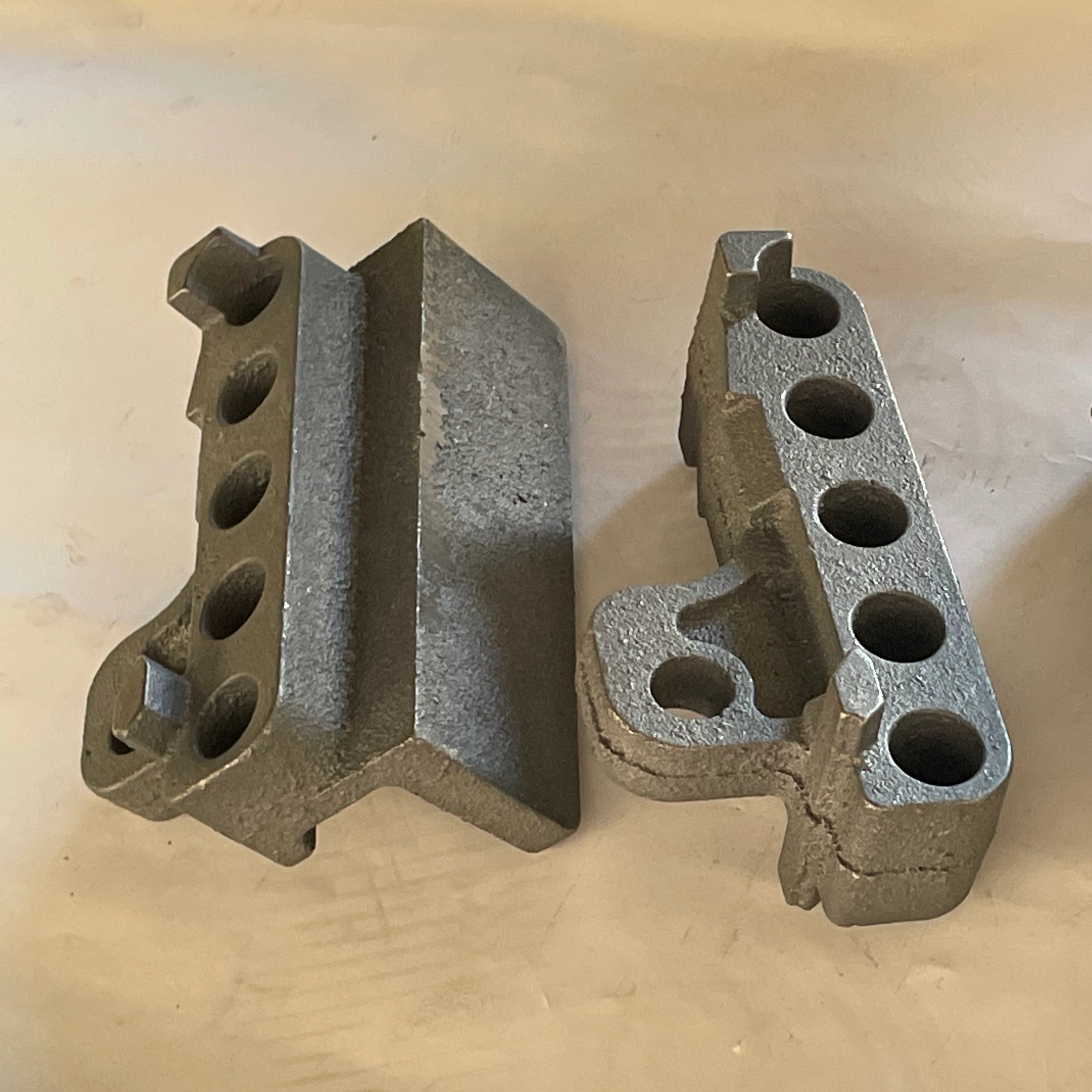 Carbon steel boiler accessory clamp plate