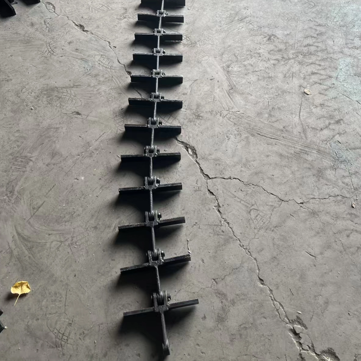 High - Strength Wear - Resistant Conveyor Scraper for Boiler Accessories 