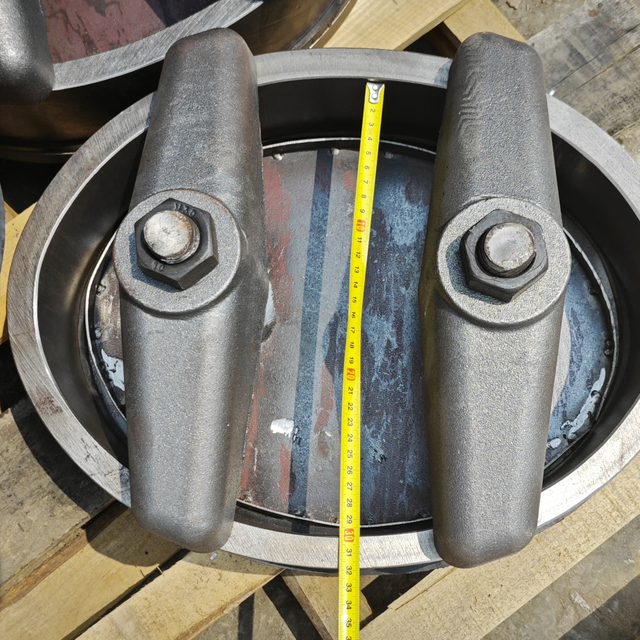 Boiler Accessories Stainless Steel Manhole Corrosion-Resistant 300 * 400 Atmospheric Pressure Quick Opening Manhole Oval Handhole Cover